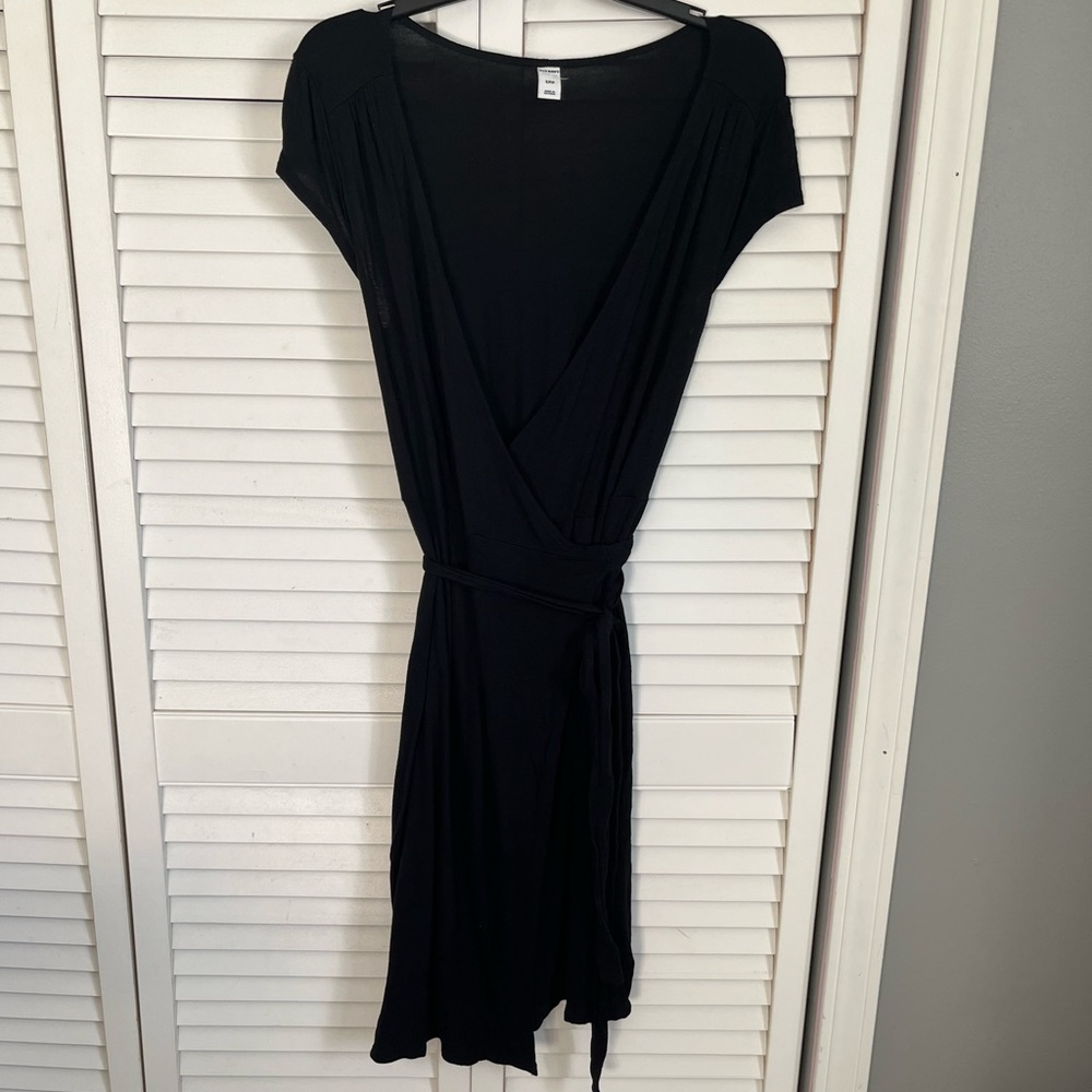Old Navy black Jersey wrap dress. Like new condition. Casual or dressy. Small.